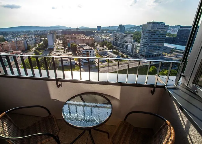 Air-Conditioned City View Apartment 24H Check-In