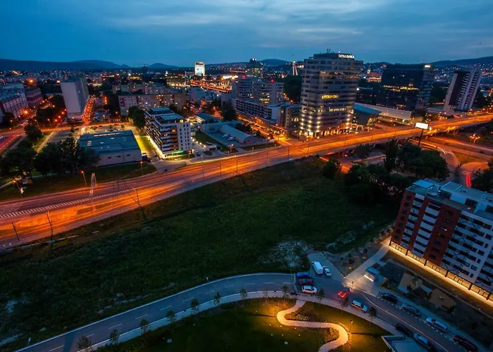 Air-Conditioned City View Apartment 24H Check-In